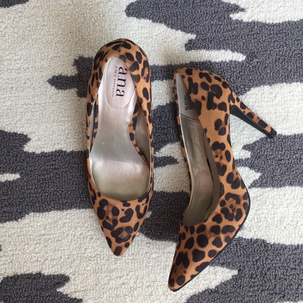 Leopard print pointed toe high heels